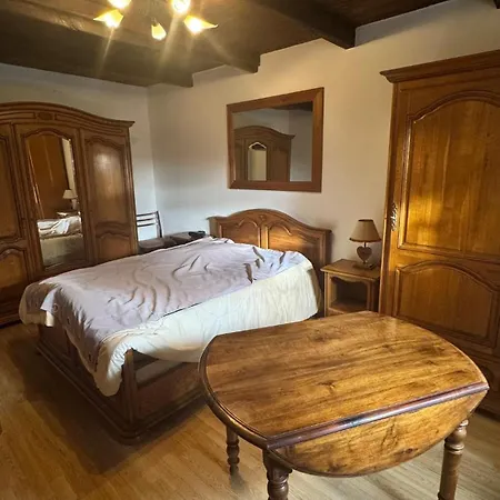 Familial La Montagne Des Vaches Hébergement de vacances Saint-Antoine (Cantal)